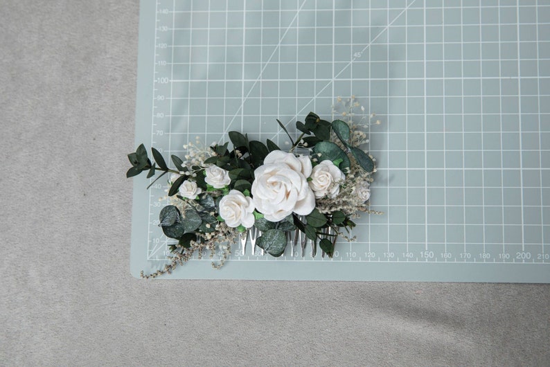 Romantic greenery hair comb Bridal flower comb with roses White and green hair comb Boho wedding Off white headpiece Magaela handmade zdjęcie 6