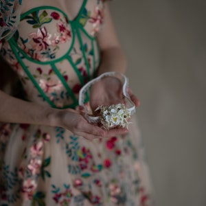 White flower garter Bridal accessories Wax flowers Wedding garter Toss garter Magaela Customisable Elastic lace Bride to be Handmade image 6