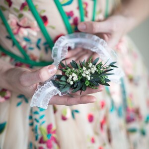 Eucalyptus and baby's breath garter Greenery wedding garter Natural green and ivory garter Toss bridal garter Magaela Elastic lace image 3