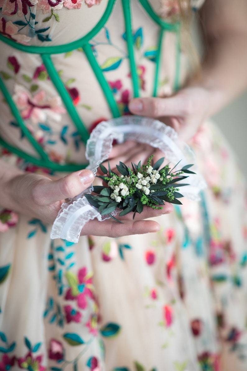 Eucalyptus and baby's breath garter Greenery wedding garter Natural green and ivory garter Toss bridal garter Magaela Elastic lace image 3