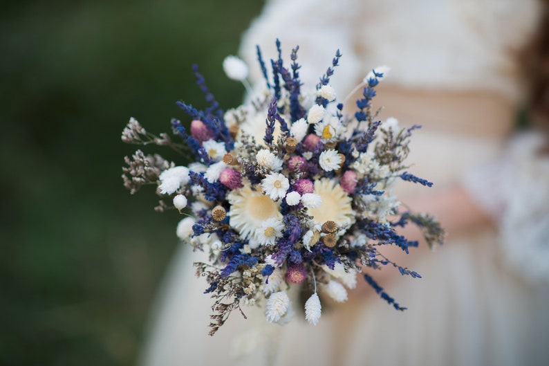 Wiesenhochzeitsstrauß Konservierter Brautstrauß Lavendel Hochzeitsstrauß Magaela Accessoires Blumenstrauß für die Braut Getrocknete Hochzeit Handmade Bild 6