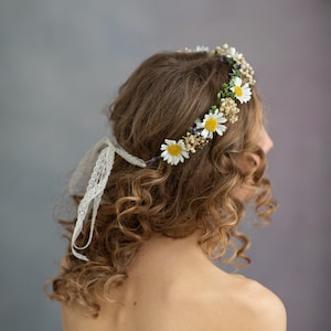 Daisy bridal hair crown Wedding flower wreath Meadow wedding Spring bridal crown Meadowy Summer wedding flower halo Magaela Handmade image 3