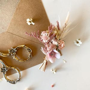 Rustic flower boutonniere Small romantic groom&#39;s corsage Pale pink flower corsage  Groomsmen buttonhole Wedding accessories Rustic wedding