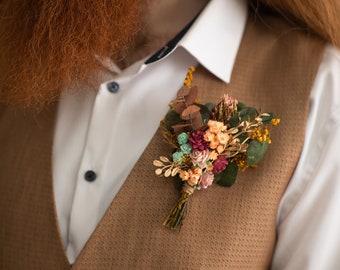 Autumn flower boutonniere Brown burgundy fall wedding boutonniere Mint roses buttonhole Fall groom accessories Groomsmen corsage Magaela