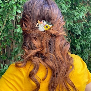 Peine de pelo de flor pequeña Peine de girasol nupcial Prado tocado de boda Damas de honor peine Flores de pelo Novia para ser Mini peine de flores Magaela imagen 6