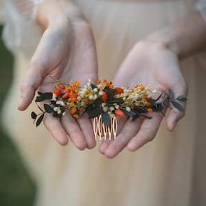Natural autumn hair comb Flower hair comb Hair flowers Eucalyptus Baby&#39;s breath Wedding fall burnt orange flower comb Wedding accessories