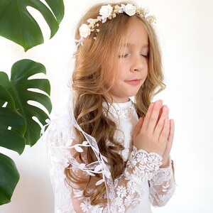White and cream communion crown Flower communion crown with veil Holy communion wreath First holy communion accessories Gentle crown Bride