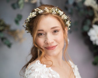 Greenery wedding flower hair crown Dried bridal headpiece Eucalyptus flower hair wreath Wedding hair accessories Rustic wedding Magaela