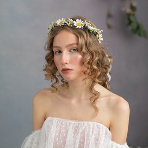 Daisy bridal hair crown Wedding flower wreath Meadow wedding Spring bridal crown Meadowy Summer wedding flower halo Magaela Handmade image 2