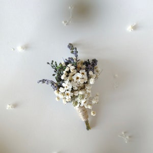 Natural lavender boutonniere Violet and white boutonniere Magaela Wedding accessories Hochzeit Bridal comb Groom accessories Baby's breath zdjęcie 1