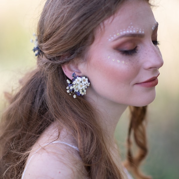 Lavender and ivory wedding earrings Bridal flower earrings Natural very peri earrings Clip on earrings Small flower jewellery Magaela