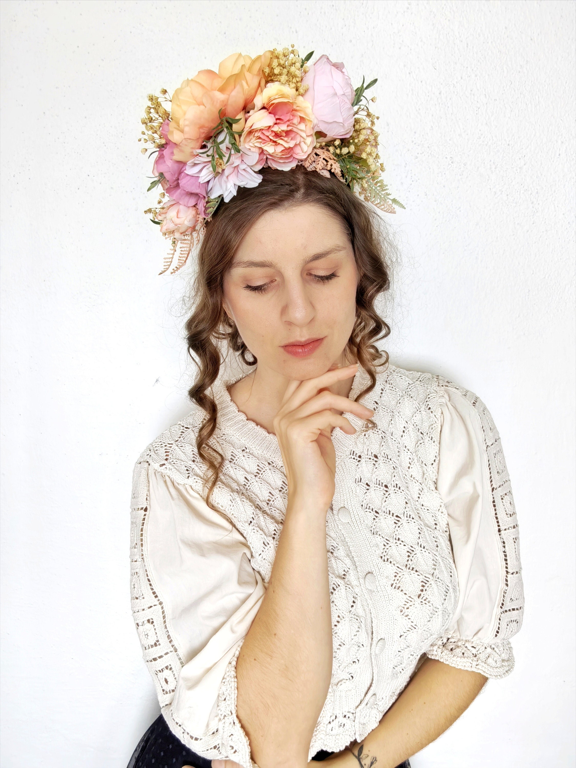 Frida Kahlo-Inspired Peach Fuzz & Pink Flower Headband The Story of the Frida Headband – Ceremonia main image 2