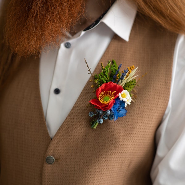 Boutonniere de novio popular Boutonniere de boda de pradera con amapola margarita aciano Ramillete de novio Boda eslava Novia de pradera Ojal de primavera