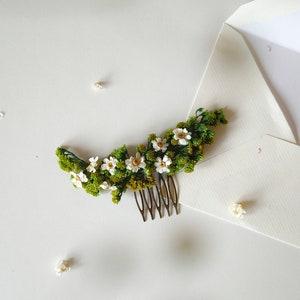 Pente de cabelo de noiva com vegetação Pente de cabelo com flor menor Pente de cabelo com flor preservada casamento com vegetação Ixodia flores Flores rústicas Casamento rústico