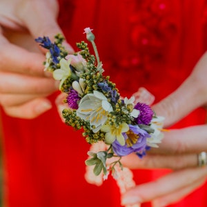 Meadow flower bracelet Wildflowers wrist corsage Bride to be Bridesmaid bracelet Natural wedding bracelet Flower girl bracelet Magaela