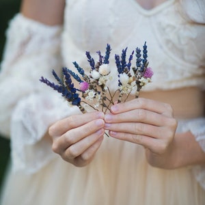 Wiesenhochzeitsstrauß Konservierter Brautstrauß Lavendel Hochzeitsstrauß Magaela Accessoires Blumenstrauß für die Braut Getrocknete Hochzeit Handmade Set of 5 hairpins