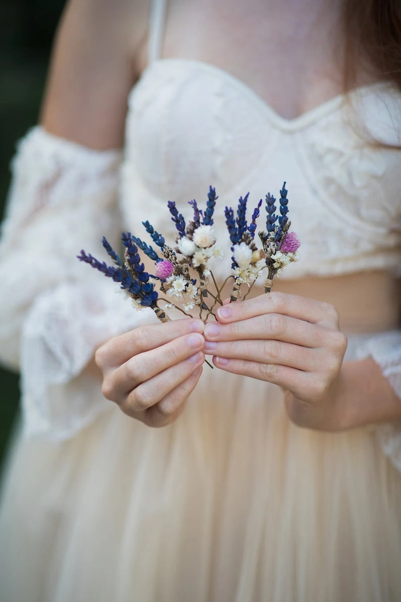 Wiesenhochzeitsstrauß Konservierter Brautstrauß Lavendel Hochzeitsstrauß Magaela Accessoires Blumenstrauß für die Braut Getrocknete Hochzeit Handmade Set of 5 hairpins