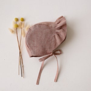 Bonnet en lin à volants pour bébé fille | Couleur Rose Fumée