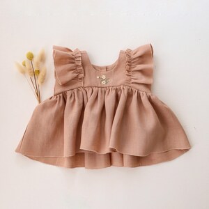 Linen Baby Girl Top with Ruffled Babydoll Bodice in Clay Linen, &quot;Petite Daisy&quot; Embroidery, Soft Toddler Shirt, Summer Baby Clothes