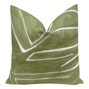 Kelly Wearstler Graffito // Fern Pillow  | Lee jofa | green linen | abstract pattern |