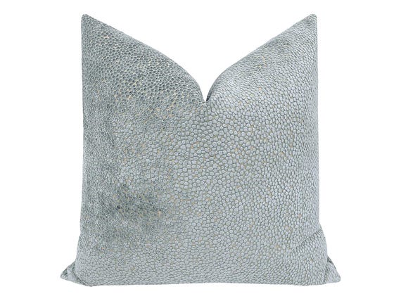 Cosmo Cut Velvet // Delft pillow | cut velvet | designer velvet pillow | bedroom + home decor |