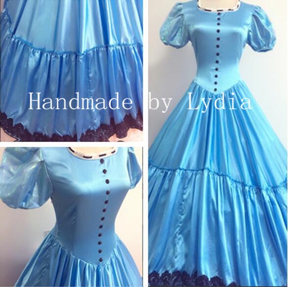 Costume de déguisement Alice au pays des merveilles en stock, idéal pour les spectacles. | (site web