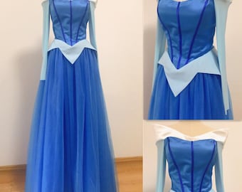 オーロラをイメージした青いドレス、青いオーロラのコスプレ衣装