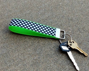 ¡Llavero de pulsera con bandera de carreras a cuadros! Cinta con bandera a cuadros. Llavero personalizado. Moto. ATV. Auto de carreras. Nascar. Regalo para tu novio. Bandera de carreras.