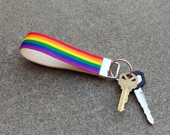 ¡Llavero de pulsera Orgullo Arcoíris! Llavero con lazo de la bandera LGBTQ. Orgullo Gay. El amor es amor. Llavero arcoíris. Apoyo LGBTQ+. Regalo para tu novia.