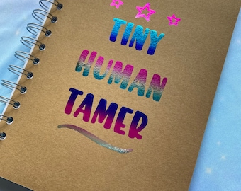 Pequeño domador de humanos: cuaderno divertido para profesores, tamaño A5 o A4, con parte trasera de cartulina, cuaderno de bocetos, con impresión de calidad de aluminio real, con líneas en blanco.