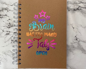 Mi cerebro tiene demasiadas pestañas abiertas - Cuaderno divertido A5 o A4 con parte posterior de cartulina, cuaderno de bocetos, con impresión de calidad de aluminio real, con líneas en blanco