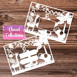 Può includere: Due ritagli di carta bianca di scene di giungla con animali e piante. Il ritaglio superiore presenta una giraffa, un elefante, un coccodrillo e una scimmia. Il ritaglio inferiore presenta una girafa, una scimmia, un coccodrillo e un elefante. Entrambi i ritagli hanno un cartello vuoto al centro.