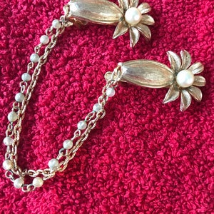Vintage 1950&#39;s Chatelaine brooch; gold flowers with pearl centers