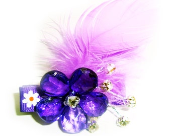 FEATHERED FLOWER in purple on small clip