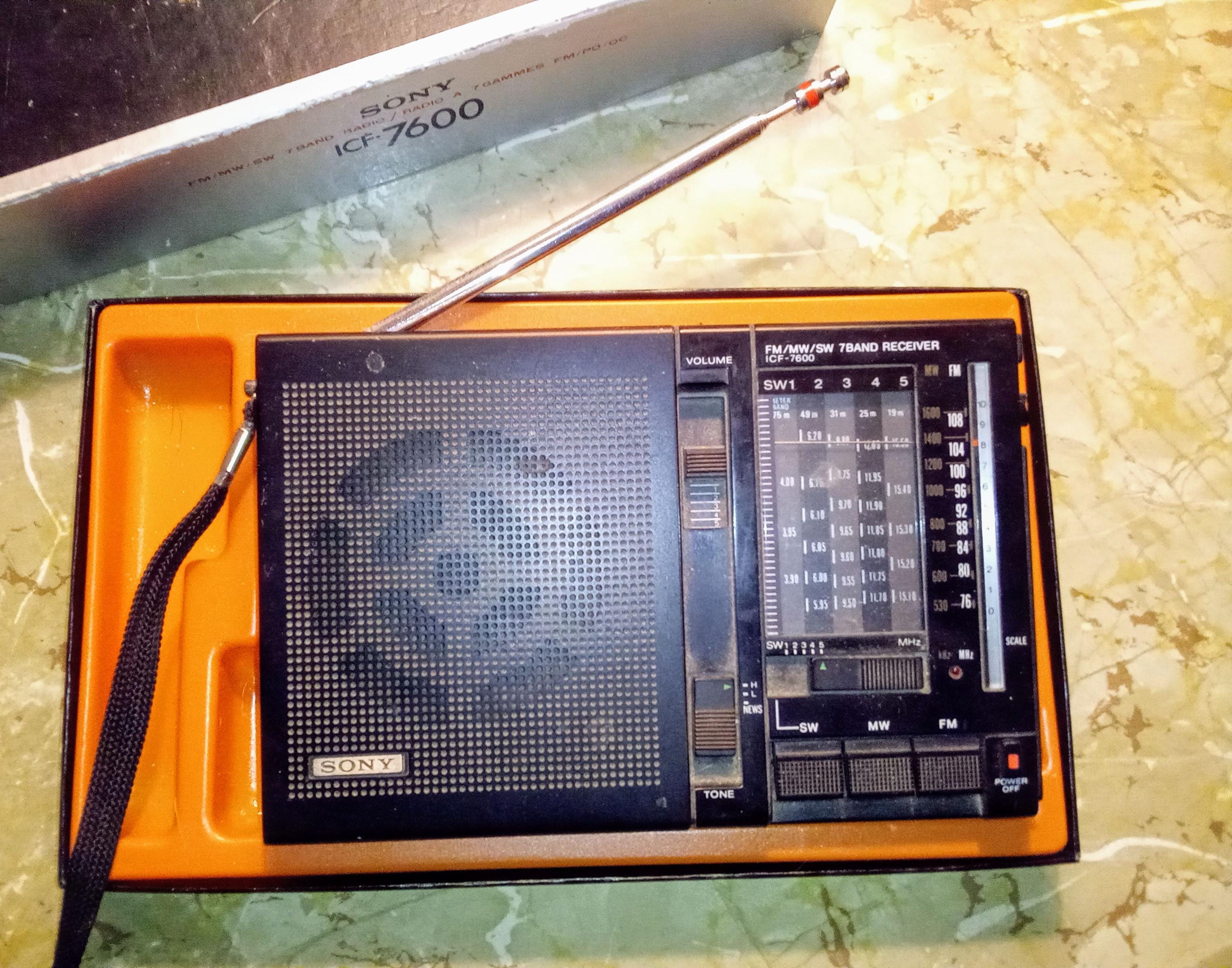 Vintage Sony ICF-7600 Radio & Original Box - Etsy