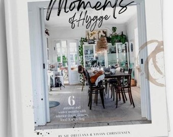 PRE-ORDEN: Publicado en septiembre de 2024 - Libro de tapa dura de Jeanne d'Arc Living "Moments of Hygge" - Entrega en septiembre/octubre de 2024