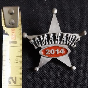 TOMAHAWK Fall Ride 2014 Star Badge Biker Jacket Old School Motorcycle Pin Pinback Badge