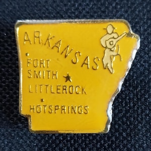 Vintage State of ARKANSAS Enamel Hat Tie Tac Shirt Jacket Vest Lapel Pin