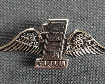 Vintage Yamaha #1 met vleugels jas hoed vest PIN pin motor motorfiets old school badge