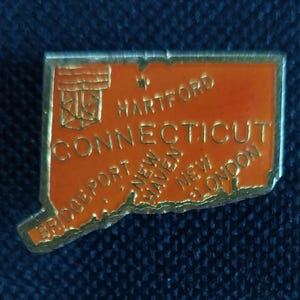 Vintage State of CONNECTICUT Enamel Hat Tie Tac Shirt Jacket Vest Lapel Pin