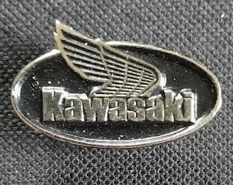 Spilla vintage con logo ovale alato KAWASAKI, spilla da motociclista, distintivo vecchia scuola