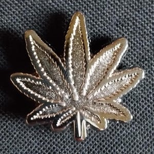 Mary Jane W33D Pot Leaf MC Outlaw Biker-pincode