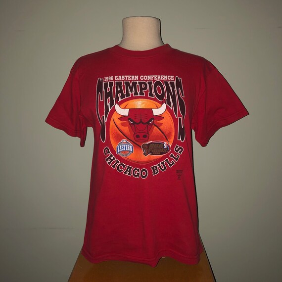 Vintage 90s Chicago Bulls T Shirt SMALL 1996 NBA Champions Michael