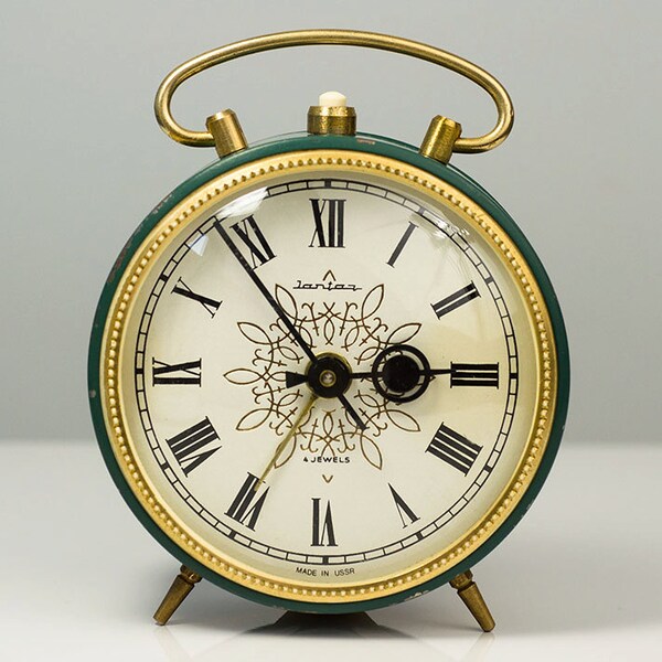 Russian Alarm Clock. Old soviet mechanical alarm clock. Desk clock. Vintage Alarm Clock. Made in USSR. Russian home decor. Jantar clock.