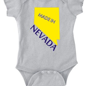 MADE IN NEVADA - Lustiges State Map T-Shirt oder Bodysuit -lustige Uni Kleidung Säugling Kleinkind Kinder- in Weiß Grau Pink oder Blau -158