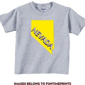 NEVADA - Lustiges State Map T-Shirt oder Bodysuit -lustige Uni kleidung Säugling Kleinkind Kinder- in Weiß Grau Pink oder Blau -159
