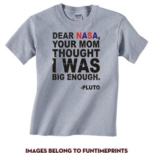 DEAR NASA Your Mom Thought I Was Big Enough -Pluto -Funny Dirty Adult Graphic T Shirt - S-3xL Disponible en t-shirt 4 couleurs - 0328