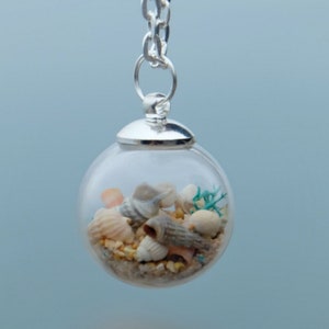 Collier pendentif fait main coquillage et globe en verre corail - Bijoux Ocean Beach