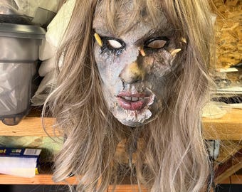 Máscara de zombi veloz