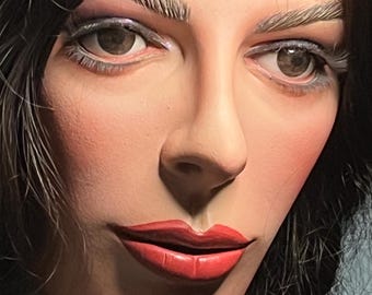 Máscara de látex de Anne Hathaway, esculpida y pintada a mano, con correa ajustable.